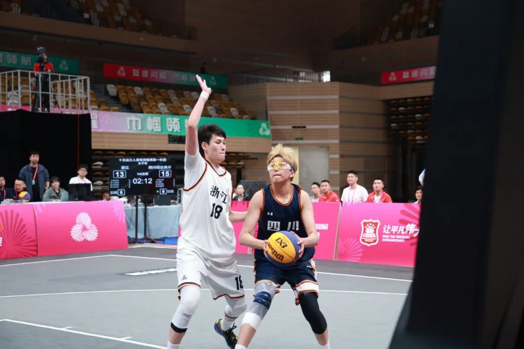 aoa体育登录入口-拔得头筹的球队在职业篮球季后赛继续压制对手的简单介绍