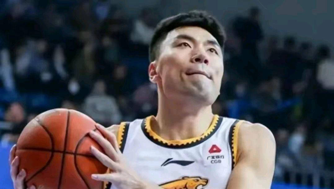 外援球员表现出色，助力球队逆转胜利